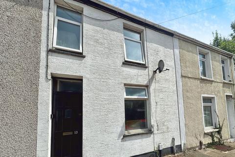 3 bed property, in Cliff Terrace, £135,000