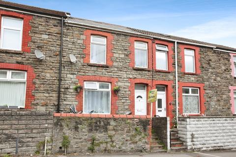 4 bed property, in Brook Street, £170,000