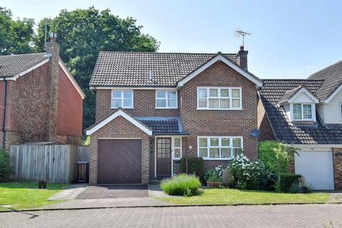 4 bed property, in Rogersmead, £585,000
