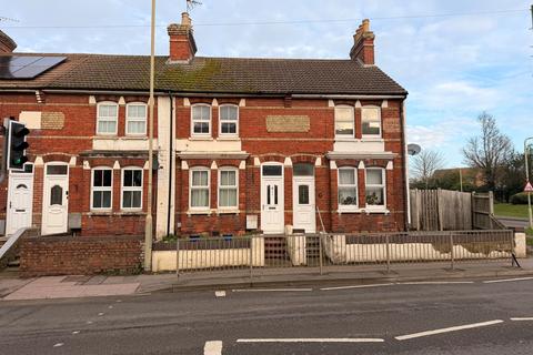 3 bed property, in Hythe Road, £350,000