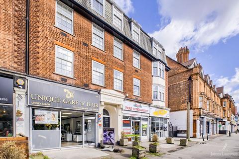 2 bed property, in Hagley Road, £170,000