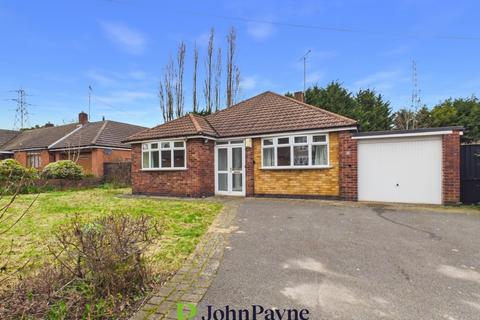 3 bed property, in Pilkington Road, £425,000