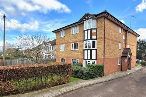 1 bed property, in St. Albans Road, £225,000