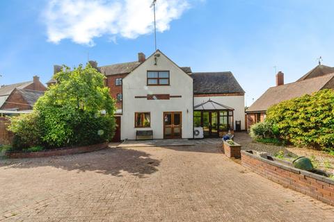 4 bed property, in Lichfield Road, £595,000