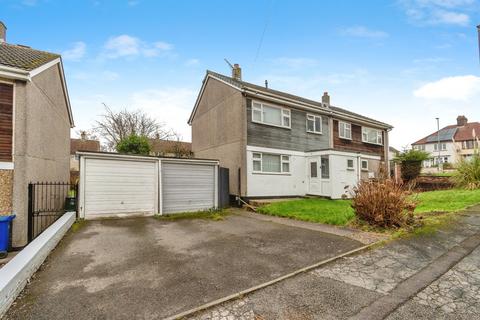 3 bed property, in Fircroft Close, £135,000