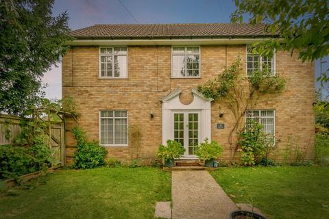 4 bed property, in Border Chase, £775,000
