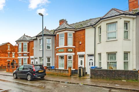 3 bed property, in Clarence Road, £225,000