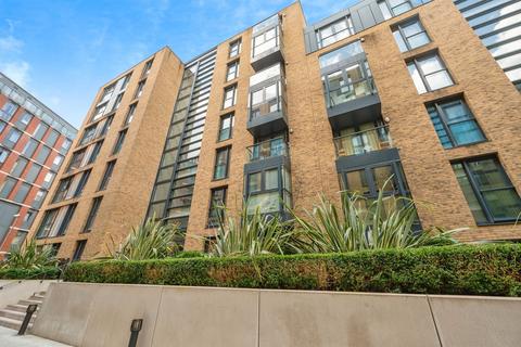 2 bed property, in St. John's Walk, £160,000