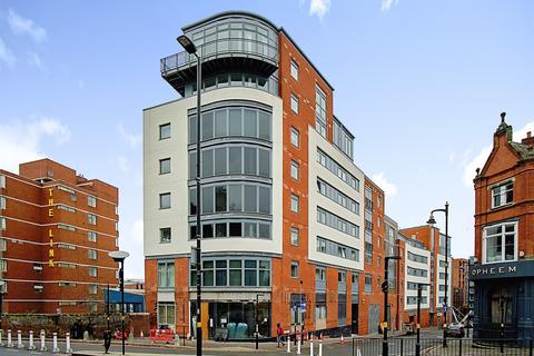 1 bed property, in Fleet Street, £145,000