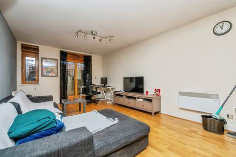 1 bed property, in Upper Marshall Street, £120,000