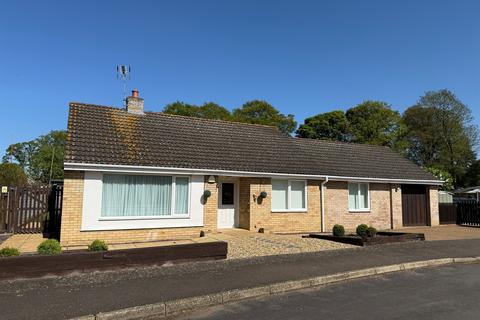 4 bed property, in Crabbes Close, £365,000