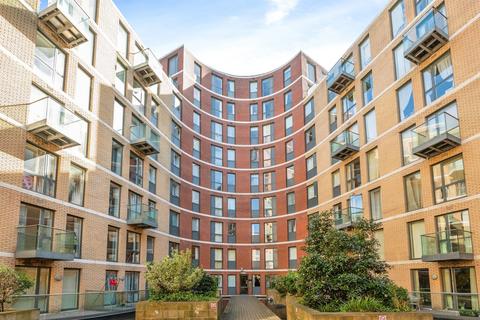 1 bed property, in Essex Street, £115,000