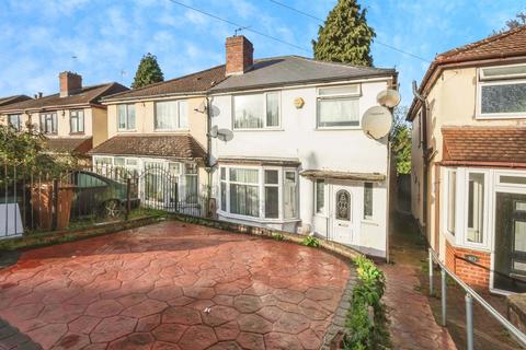 3 bed property, in Powick Road, £225,000