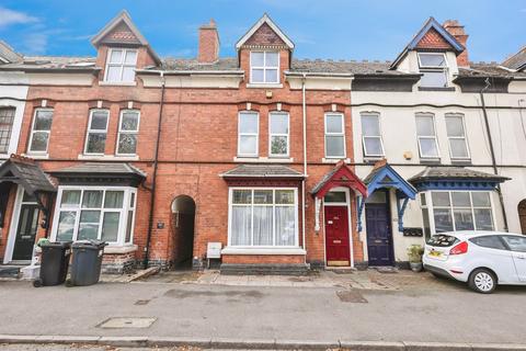 5 bed property, in Chester Road, £390,000