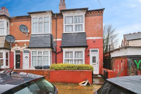2 bed property, in Ashwin Road, £180,000
