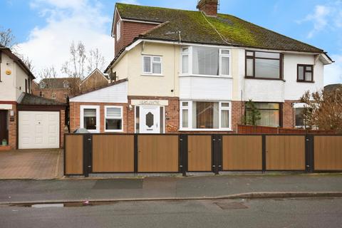 5 bed property, in Web Tree Avenue, £385,000