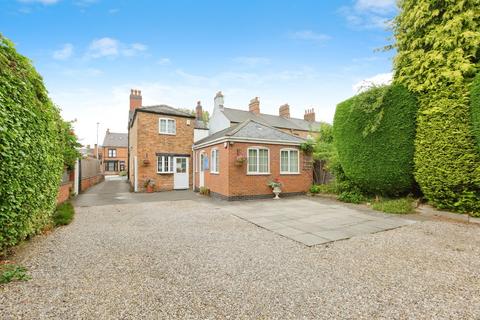 4 bed property, in Leicester Road, £425,000