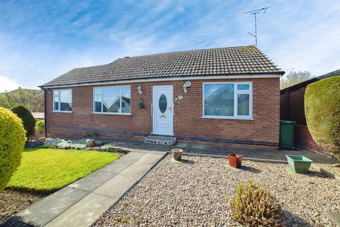2 bed property, in Douglas Avenue, £260,000