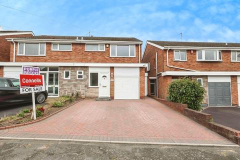 3 bed property, in The Hawnelands, £290,000