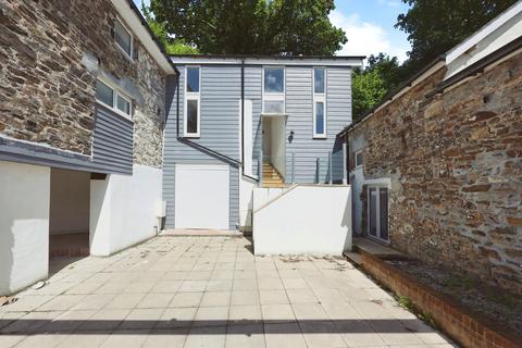 2 bed property, in Fore Street, £150,000
