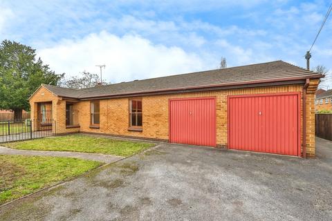 3 bed property, in Woodyard Lane, £600,000