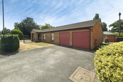3 bed property, in Woodyard Lane, £600,000