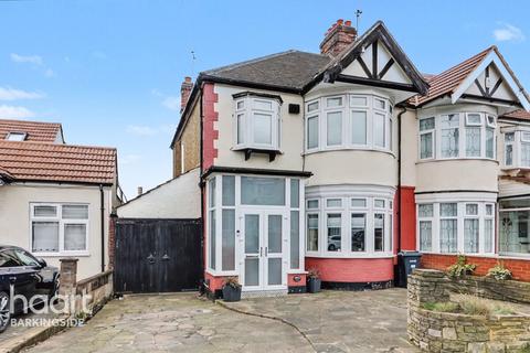 3 bed property, in Redbridge Lane East, £600,000