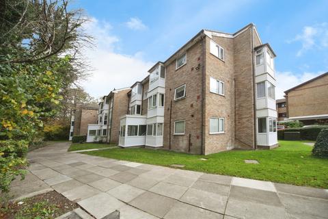 2 bed property, in Vincent Road, £170,000