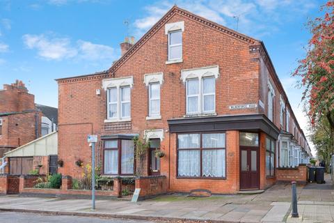 4 bed property, in Wilberforce Road, £290,000