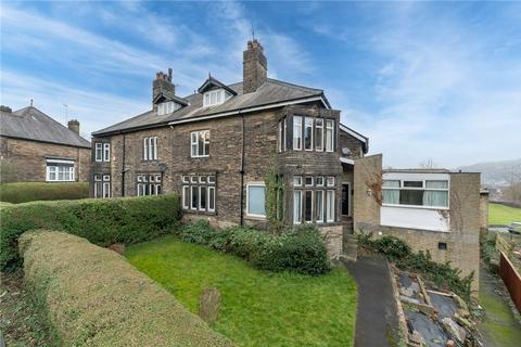 8 bed property, in Park Grove, £450,000