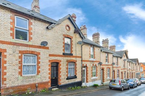 3 bed property, in Hilton Road, £190,000