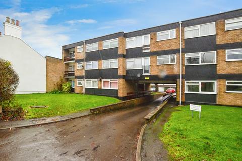 1 bed property, in Broad Street, £220,000