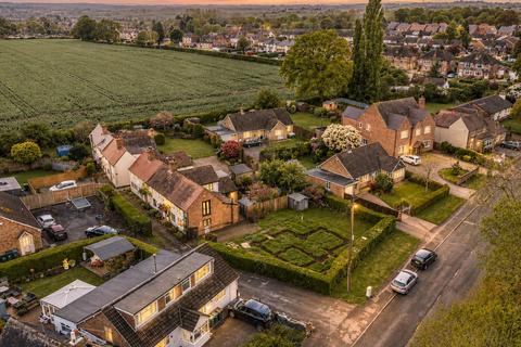 3 bed property, in Hawkes Mill Lane, £625,000