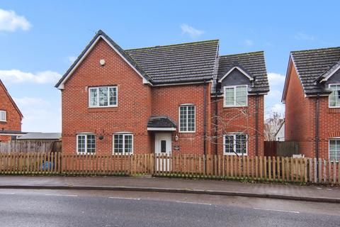 4 bed property, in Arborfields Close, £550,000