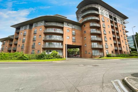 1 bed property, in Manor House Drive, £140,000
