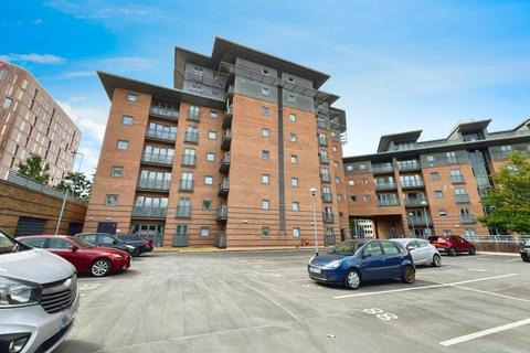 2 bed property, in Manor House Drive, £165,000