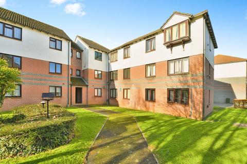 1 bed property, in St. Michaels Close, £81,000