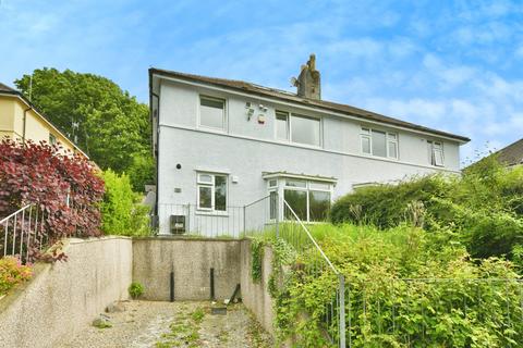 1 bed property, in St. Eval Place, £100,000