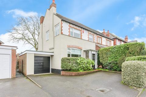 3 bed property, in Tamworth Road, £475,000