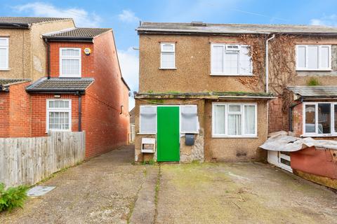1 bed property, in Alpha Street South, £175,000