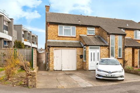 3 bed property, in Darvills Lane, £450,000