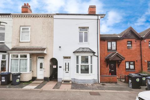 2 bed property, in Carlton Road, £230,000