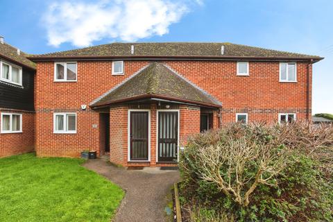 1 bed property, in Smithers Lane, £185,000