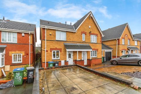 2 bed property, in St. Helens Avenue, £195,000