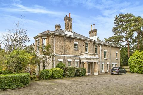 2 bed property, in Wimborne Road, £240,000