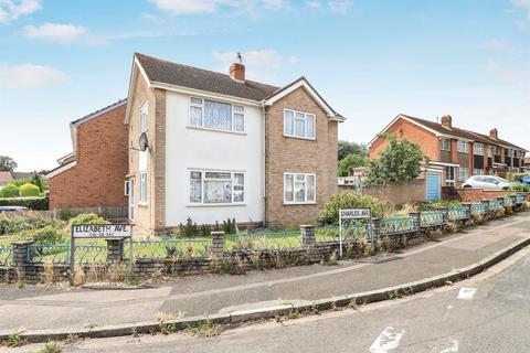 3 bed property, in Elizabeth Avenue, £300,000