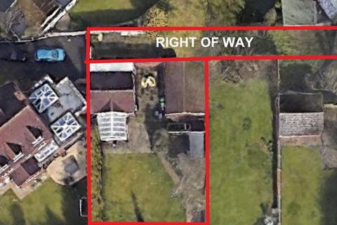 Studio, in Stourbridge Road, £175,000