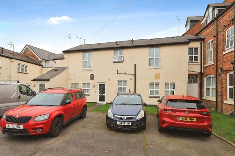2 bed property, in Crawford Road, £225,000