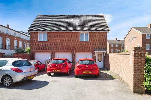 3 bed property, in Errington Close, £300,000