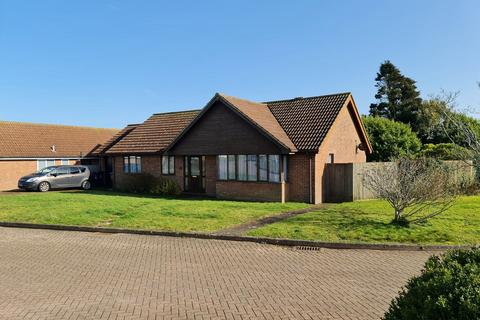 3 bed property, in Langdon Close, £425,000
